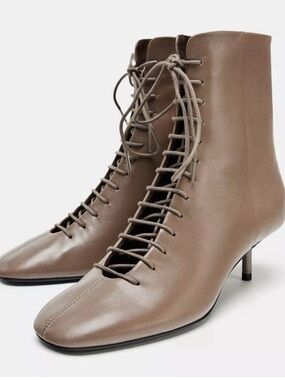 NWT Zara Lace-Up Taupe Brown Ankle Boots🤎a Small marker stain, check pictures!